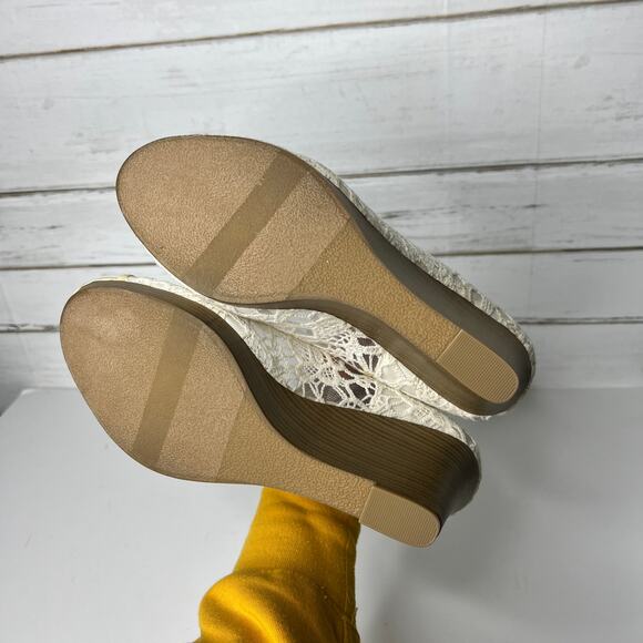 Maurices Mindy Floral Lace Peep Toe Wedge Heels Shoe Size 10 - Picture 9 of 10